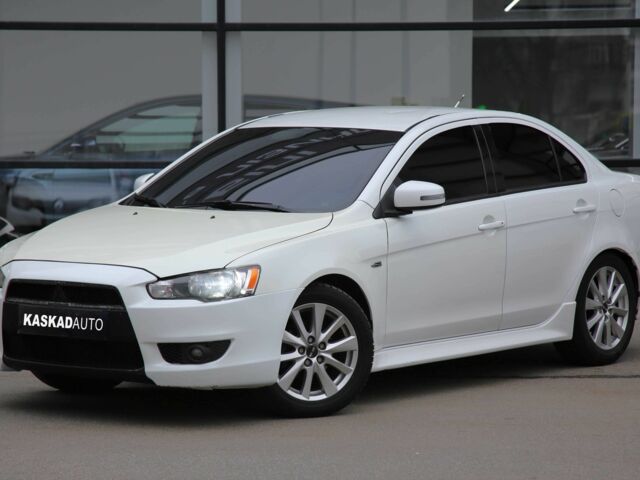 Белый Мицубиси Лансер, объемом двигателя 2 л и пробегом 156 тыс. км за 9500 $, фото 1 на Automoto.ua