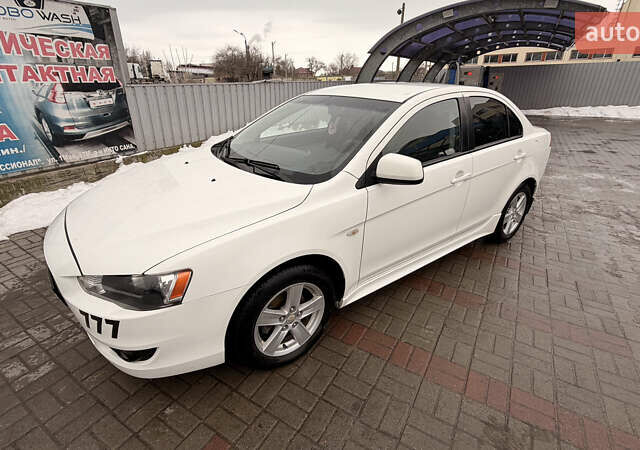 Белый Мицубиси Лансер, объемом двигателя 2 л и пробегом 223 тыс. км за 6500 $, фото 1 на Automoto.ua