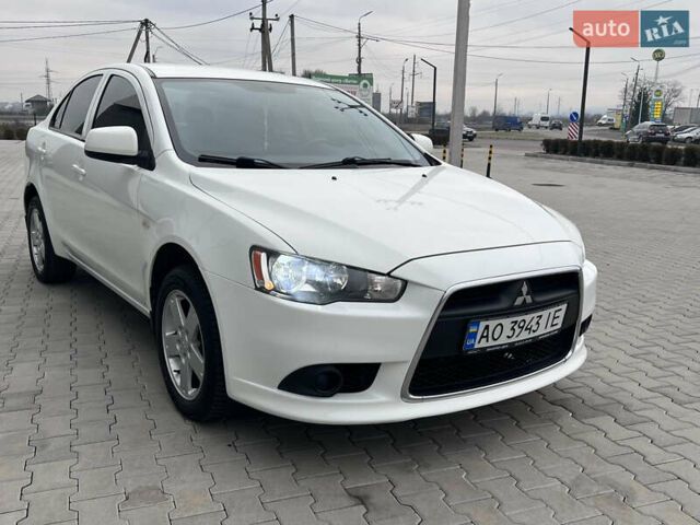 Белый Мицубиси Лансер, объемом двигателя 1.59 л и пробегом 145 тыс. км за 7500 $, фото 1 на Automoto.ua