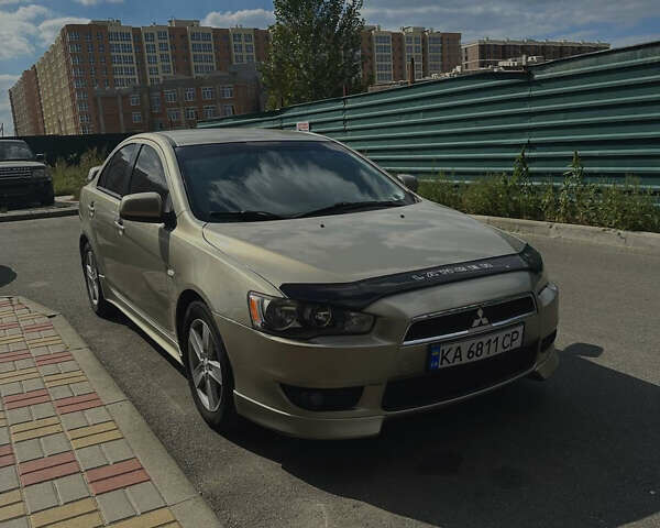 Бежевый Мицубиси Лансер, объемом двигателя 2 л и пробегом 250 тыс. км за 7000 $, фото 1 на Automoto.ua