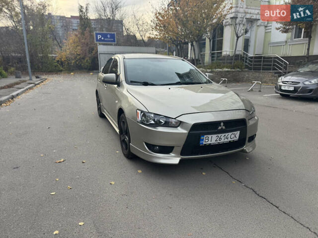 Бежевый Мицубиси Лансер, объемом двигателя 2 л и пробегом 238 тыс. км за 5500 $, фото 1 на Automoto.ua