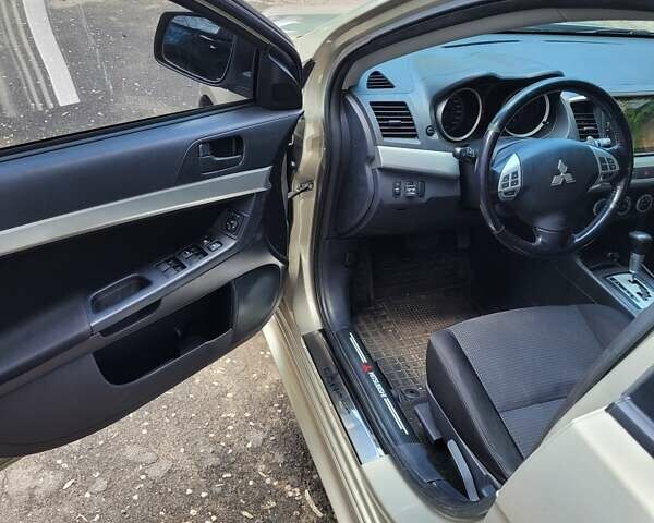 Мицубиси Лансер 2007 в Запорожье на Automoto.ua Бежевый Мицубиси Лансер, объемом двигателя 2 л и пробегом 114 тыс. км за 7450 $, фото 1 на Automoto.ua