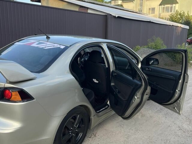 Бежевий Міцубісі Lancer, об'ємом двигуна 2 л та пробігом 270 тис. км за 6411 $, фото 1 на Automoto.ua