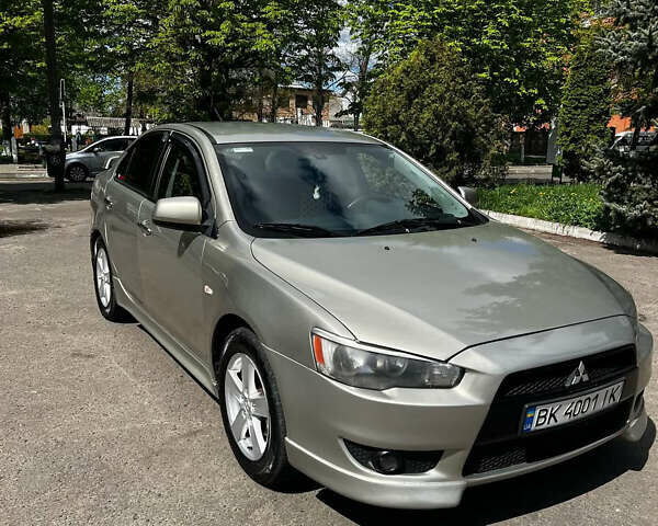 Бежевий Міцубісі Lancer, об'ємом двигуна 2 л та пробігом 270 тис. км за 5300 $, фото 1 на Automoto.ua