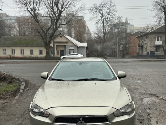 Бежевый Мицубиси Лансер, объемом двигателя 2 л и пробегом 270 тыс. км за 4950 $, фото 1 на Automoto.ua