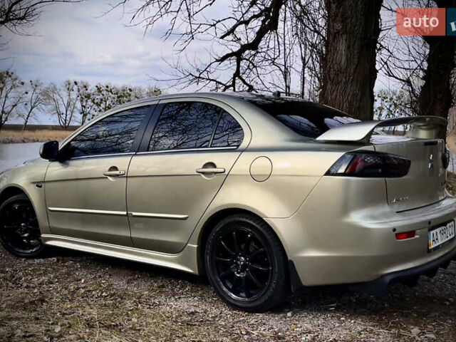 Бежевый Мицубиси Лансер, объемом двигателя 1.5 л и пробегом 200 тыс. км за 8500 $, фото 1 на Automoto.ua