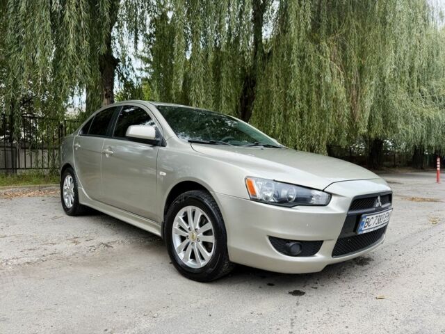 Бежевий Міцубісі Lancer, об'ємом двигуна 2 л та пробігом 280 тис. км за 8000 $, фото 1 на Automoto.ua