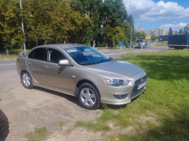 Бежевый Мицубиси Лансер, объемом двигателя 2 л и пробегом 100 тыс. км за 8000 $, фото 1 на Automoto.ua