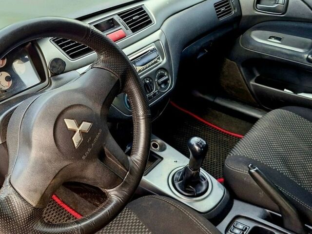 Черный Мицубиси Лансер, объемом двигателя 1.58 л и пробегом 260 тыс. км за 3900 $, фото 1 на Automoto.ua