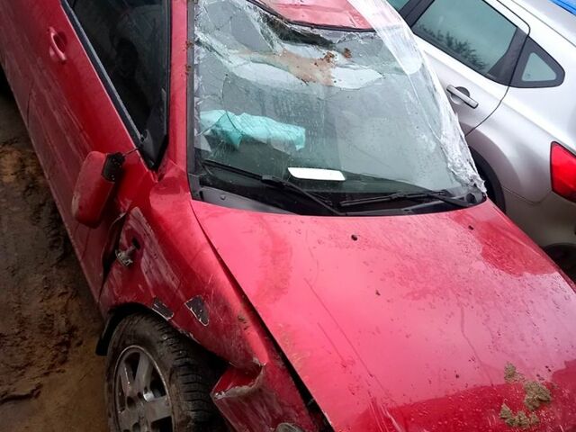 Красный Мицубиси Лансер, объемом двигателя 1.6 л и пробегом 130 тыс. км за 1500 $, фото 1 на Automoto.ua