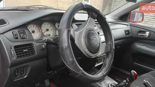 Красный Мицубиси Лансер, объемом двигателя 2 л и пробегом 200 тыс. км за 4500 $, фото 1 на Automoto.ua