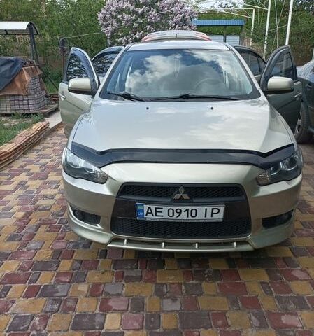 Желтый Мицубиси Лансер, объемом двигателя 2 л и пробегом 137 тыс. км за 7000 $, фото 1 на Automoto.ua