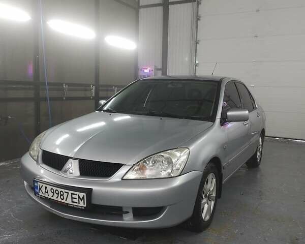 Серый Мицубиси Лансер, объемом двигателя 1.6 л и пробегом 330 тыс. км за 3900 $, фото 1 на Automoto.ua