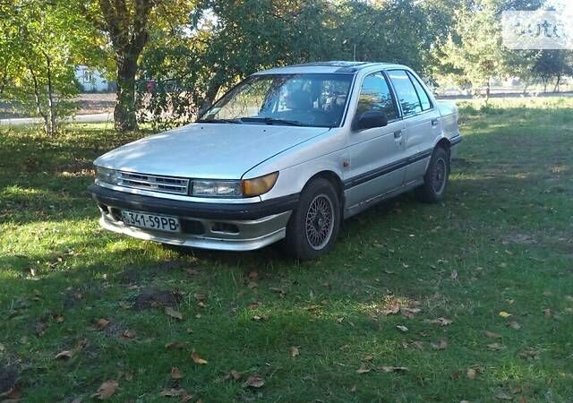 Сірий Міцубісі Lancer, об'ємом двигуна 1.5 л та пробігом 300 тис. км за 1800 $, фото 1 на Automoto.ua