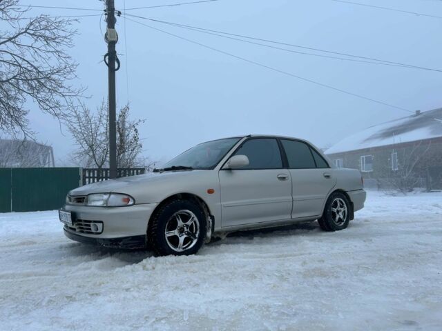 Серый Мицубиси Лансер, объемом двигателя 1.6 л и пробегом 300 тыс. км за 2100 $, фото 1 на Automoto.ua