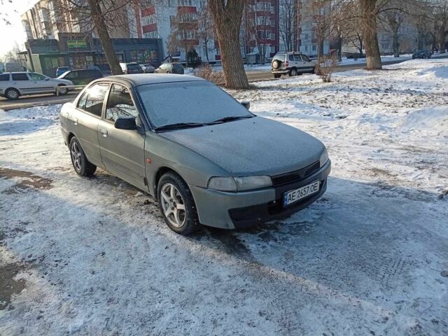 Серый Мицубиси Лансер, объемом двигателя 1.3 л и пробегом 449 тыс. км за 1600 $, фото 1 на Automoto.ua