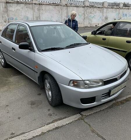 Сірий Міцубісі Lancer, об'ємом двигуна 1.3 л та пробігом 291 тис. км за 3000 $, фото 1 на Automoto.ua