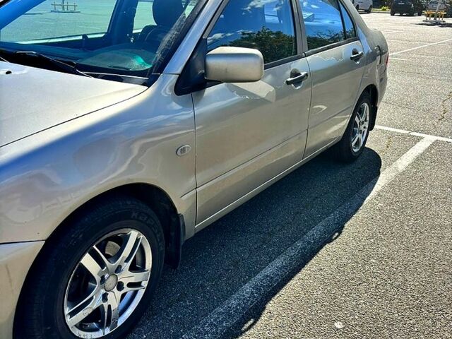 Серый Мицубиси Лансер, объемом двигателя 1.3 л и пробегом 245 тыс. км за 3000 $, фото 1 на Automoto.ua