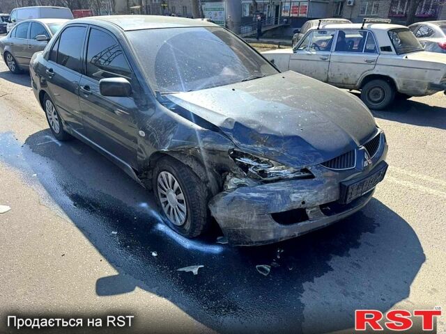 Серый Мицубиси Лансер, объемом двигателя 1.4 л и пробегом 220 тыс. км за 1600 $, фото 1 на Automoto.ua