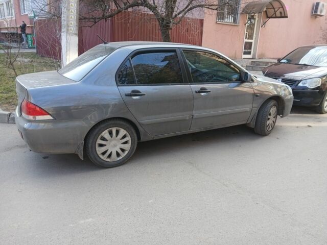 Серый Мицубиси Лансер, объемом двигателя 1 л и пробегом 266 тыс. км за 3555 $, фото 1 на Automoto.ua