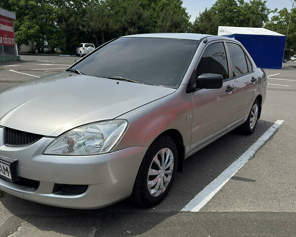 Сірий Міцубісі Lancer, об'ємом двигуна 1.3 л та пробігом 300 тис. км за 4000 $, фото 1 на Automoto.ua