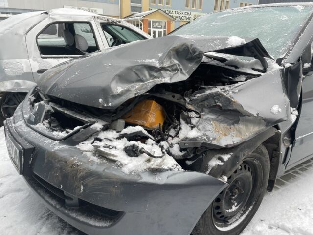 Сірий Міцубісі Lancer, об'ємом двигуна 1.6 л та пробігом 296 тис. км за 2200 $, фото 1 на Automoto.ua