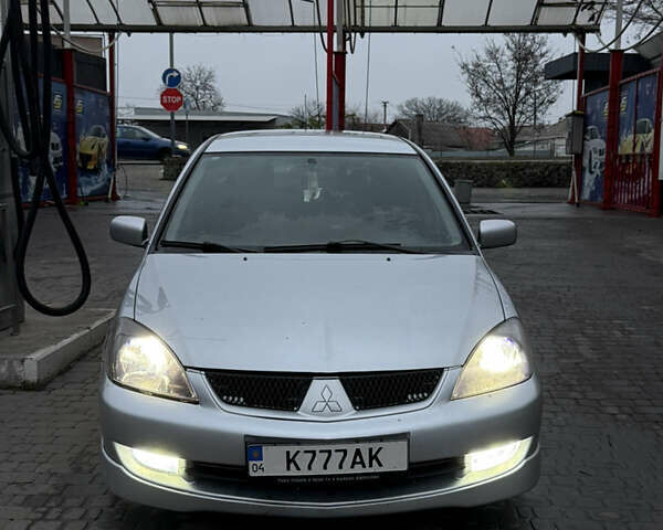 Серый Мицубиси Лансер, объемом двигателя 2 л и пробегом 256 тыс. км за 7000 $, фото 1 на Automoto.ua