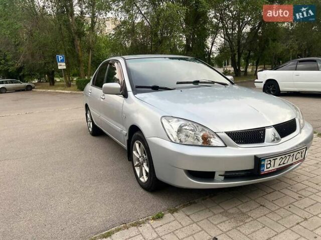 Серый Мицубиси Лансер, объемом двигателя 1.58 л и пробегом 250 тыс. км за 3999 $, фото 1 на Automoto.ua
