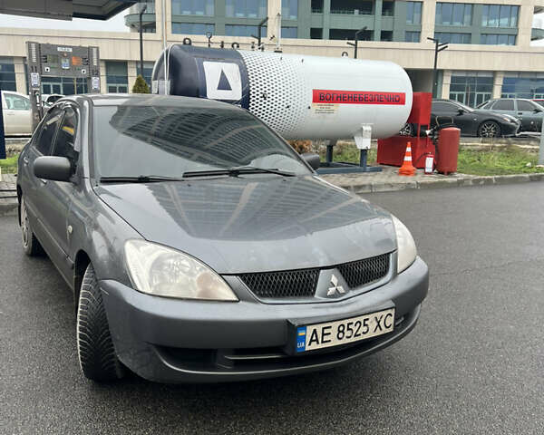 Серый Мицубиси Лансер, объемом двигателя 1.6 л и пробегом 242 тыс. км за 4200 $, фото 1 на Automoto.ua