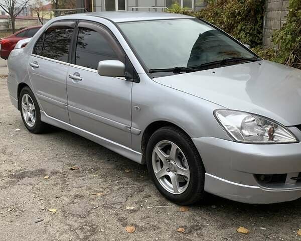 Серый Мицубиси Лансер, объемом двигателя 1.6 л и пробегом 196 тыс. км за 3800 $, фото 1 на Automoto.ua