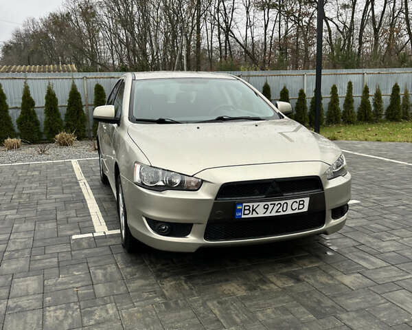 Сірий Міцубісі Lancer, об'ємом двигуна 2 л та пробігом 230 тис. км за 6800 $, фото 1 на Automoto.ua