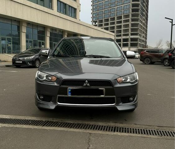 Серый Мицубиси Лансер, объемом двигателя 2 л и пробегом 145 тыс. км за 8299 $, фото 1 на Automoto.ua