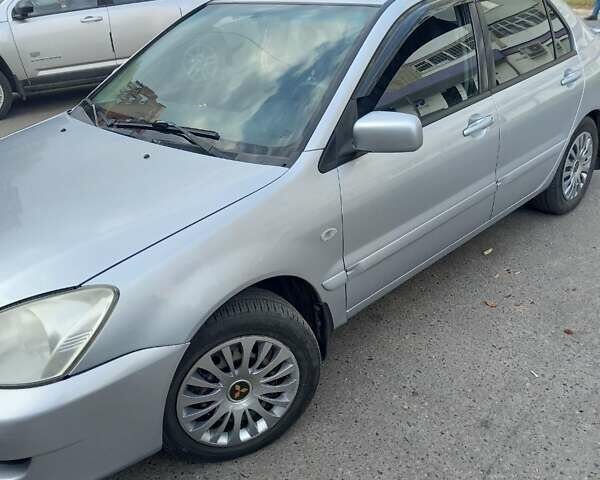 Сірий Міцубісі Lancer, об'ємом двигуна 1.58 л та пробігом 204 тис. км за 3600 $, фото 1 на Automoto.ua