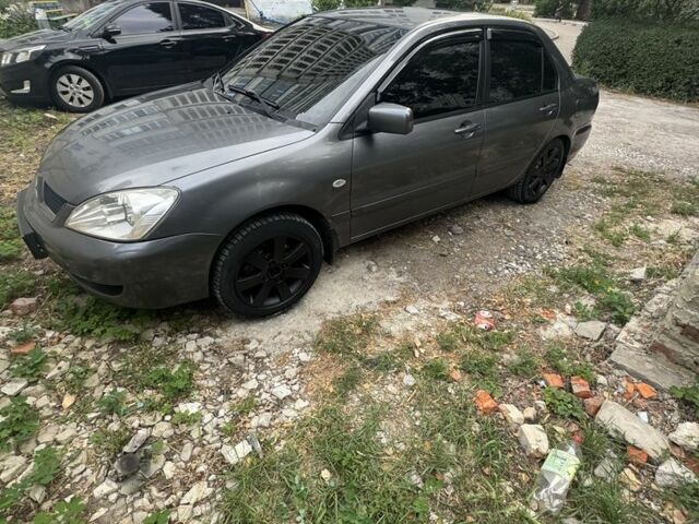 Серый Мицубиси Лансер, объемом двигателя 1.6 л и пробегом 263 тыс. км за 4999 $, фото 1 на Automoto.ua