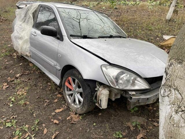 Серый Мицубиси Лансер, объемом двигателя 1.6 л и пробегом 280 тыс. км за 900 $, фото 1 на Automoto.ua