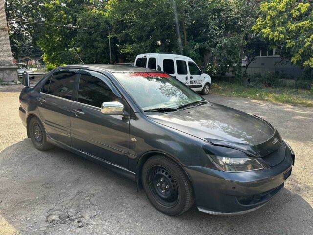 Серый Мицубиси Лансер, объемом двигателя 1.6 л и пробегом 999 тыс. км за 3200 $, фото 1 на Automoto.ua