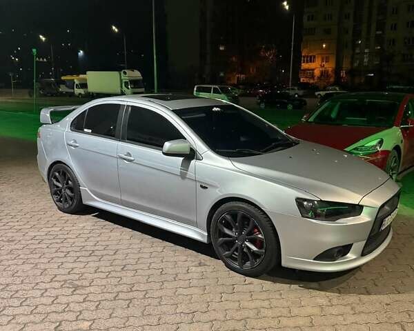 Серый Мицубиси Лансер, объемом двигателя 2.4 л и пробегом 200 тыс. км за 9800 $, фото 1 на Automoto.ua