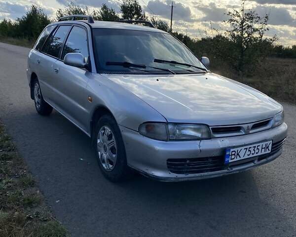 Серый Мицубиси Лансер, объемом двигателя 1.6 л и пробегом 400 тыс. км за 1900 $, фото 1 на Automoto.ua