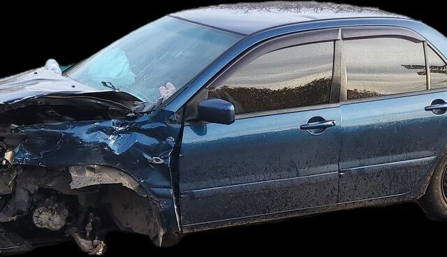 Синий Мицубиси Лансер, объемом двигателя 1 л и пробегом 380 тыс. км за 1421 $, фото 1 на Automoto.ua