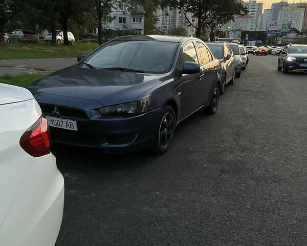 Синий Мицубиси Лансер, объемом двигателя 1.47 л и пробегом 250 тыс. км за 4500 $, фото 1 на Automoto.ua