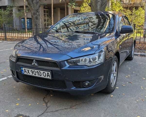 Синий Мицубиси Лансер, объемом двигателя 2 л и пробегом 300 тыс. км за 6250 $, фото 1 на Automoto.ua