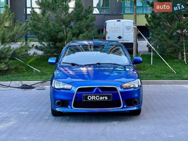 Синий Мицубиси Лансер, объемом двигателя 1.59 л и пробегом 220 тыс. км за 5300 $, фото 1 на Automoto.ua
