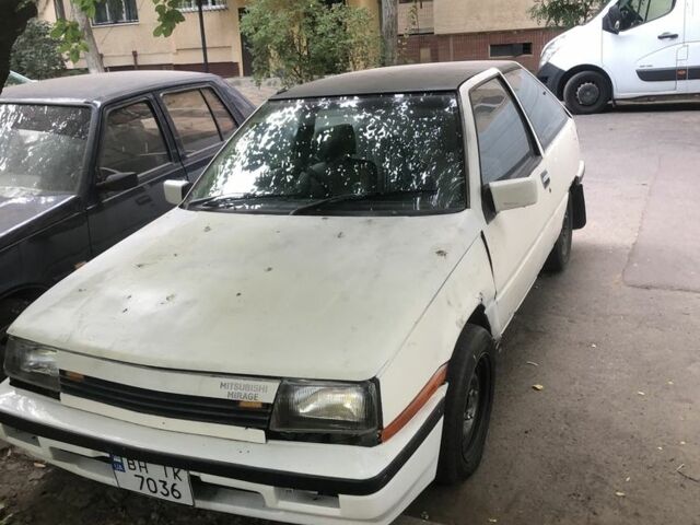 Белый Мицубиси Мираж, объемом двигателя 1.3 л и пробегом 283 тыс. км за 350 $, фото 1 на Automoto.ua