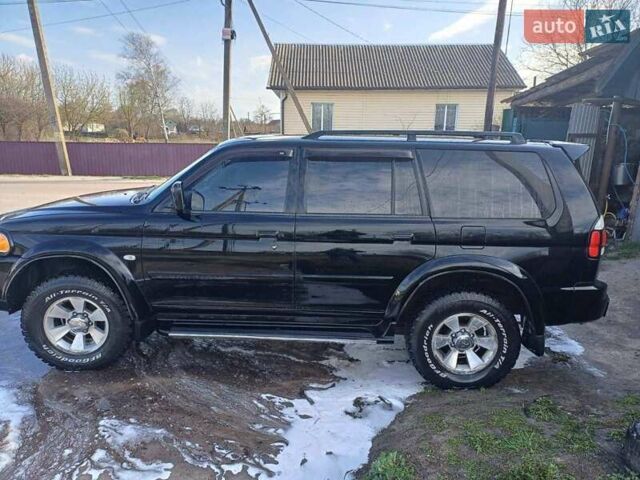 Черный Мицубиси Монтеро, объемом двигателя 3 л и пробегом 100 тыс. км за 11000 $, фото 1 на Automoto.ua