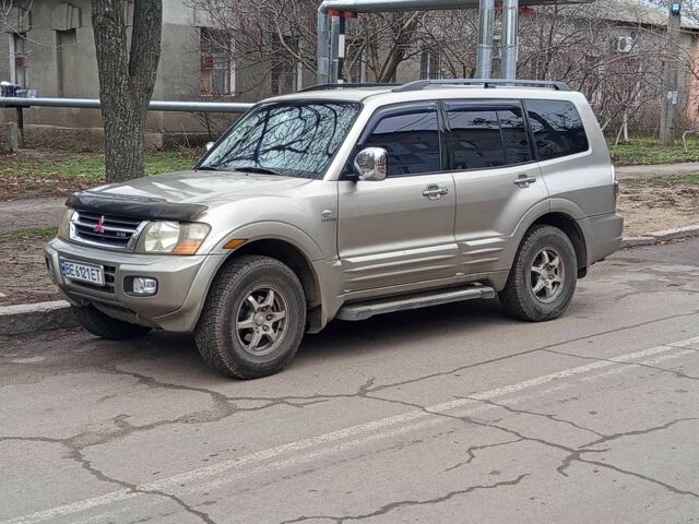 Серый Мицубиси Монтеро, объемом двигателя 3.5 л и пробегом 214 тыс. км за 8500 $, фото 1 на Automoto.ua