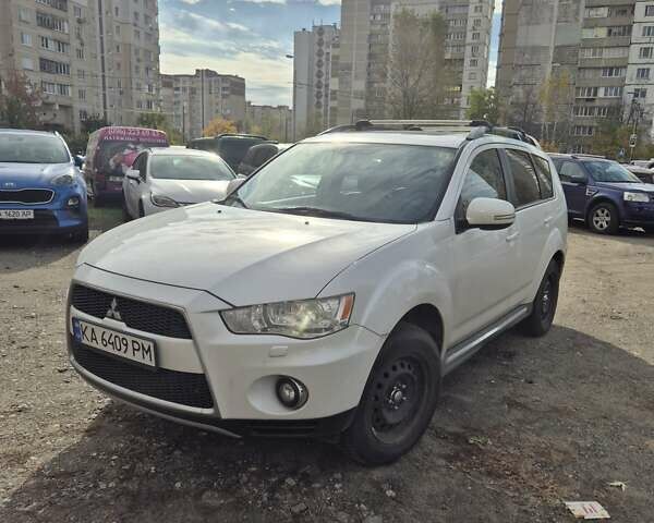 Мицубиси Аутлендер ХЛ 2011 в Киеве на Automoto.ua Белый Мицубиси Аутлендер ХЛ, объемом двигателя 2.18 л и пробегом 142 тыс. км за 14000 $, фото 1 на Automoto.ua