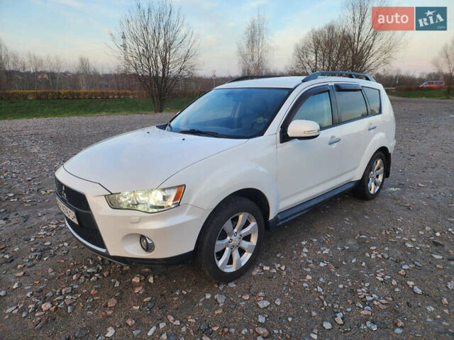 Білий Міцубісі Аутлендер ХЛ, об'ємом двигуна 2.36 л та пробігом 124 тис. км за 11300 $, фото 1 на Automoto.ua