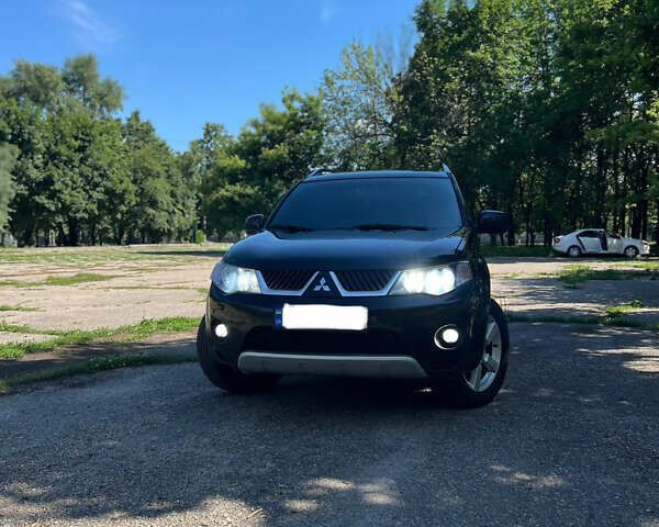 Черный Мицубиси Аутлендер ХЛ, объемом двигателя 3 л и пробегом 280 тыс. км за 9200 $, фото 1 на Automoto.ua