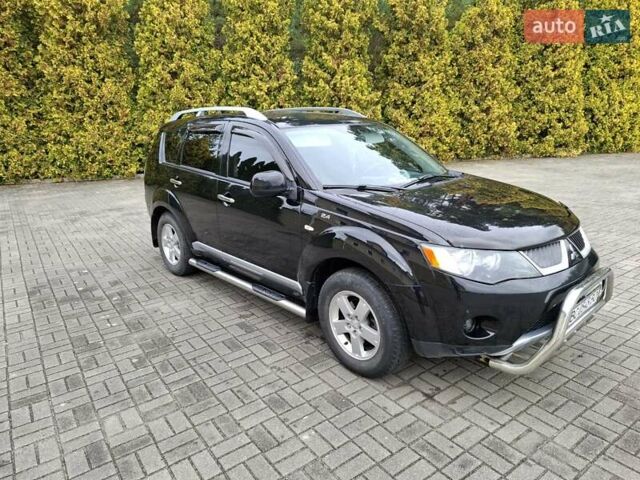 Черный Мицубиси Аутлендер ХЛ, объемом двигателя 2.4 л и пробегом 127 тыс. км за 10500 $, фото 1 на Automoto.ua