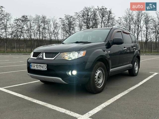 Черный Мицубиси Аутлендер ХЛ, объемом двигателя 2.36 л и пробегом 250 тыс. км за 10000 $, фото 1 на Automoto.ua